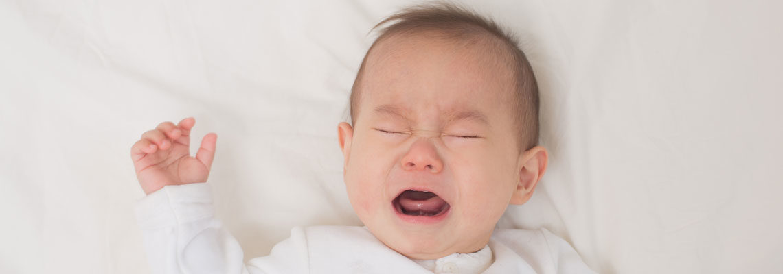 bébé pleure dans son sommeil